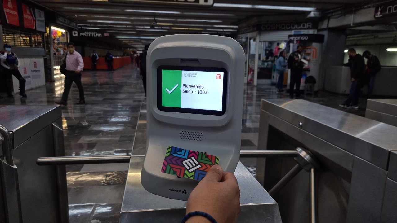 La tarjeta de Movilidad Integrada es el método predominante para ingresar al Metro La tarjeta de Movilidad Integrada es el método predominante para ingresar al Metro